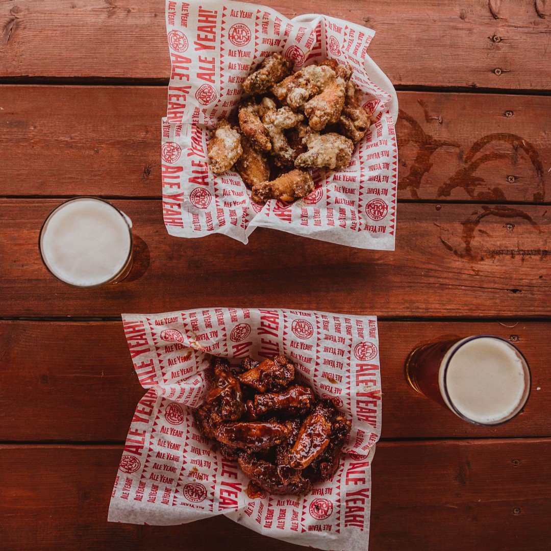 carolinalehouse's tweet image. Those chillaxin' Patio Vibes are coming in strong...

#aleyeah #chill #relax #awardwinning #wings #pintup #coldbeer #hotwings #yum #foodie #patioweather #patio #getoutside #outdoor
