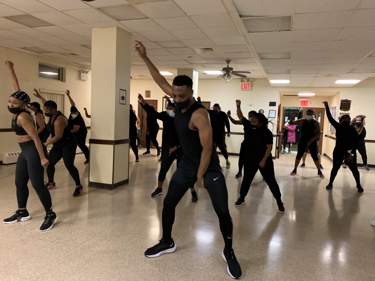 BodyByDenise's tweet photo. From hell 2 health!
NO STARCH MARCH MADNESS MONDAY NIGHT, MARCH 14TH FROM 7:45pm until 9:45pm. Looking forward 2 seeing you LIVE &amp; VIRTUALLY in sports jerseys. Get ready &amp; stay ready! Let’s work! Cheers to 35 years! ❤️🖤🤍 #bodybydenise #bbd #bbdnation #showtimeonline #NSM 🏈🏀⚽️ https://t.co/8uMHHG4Gai
