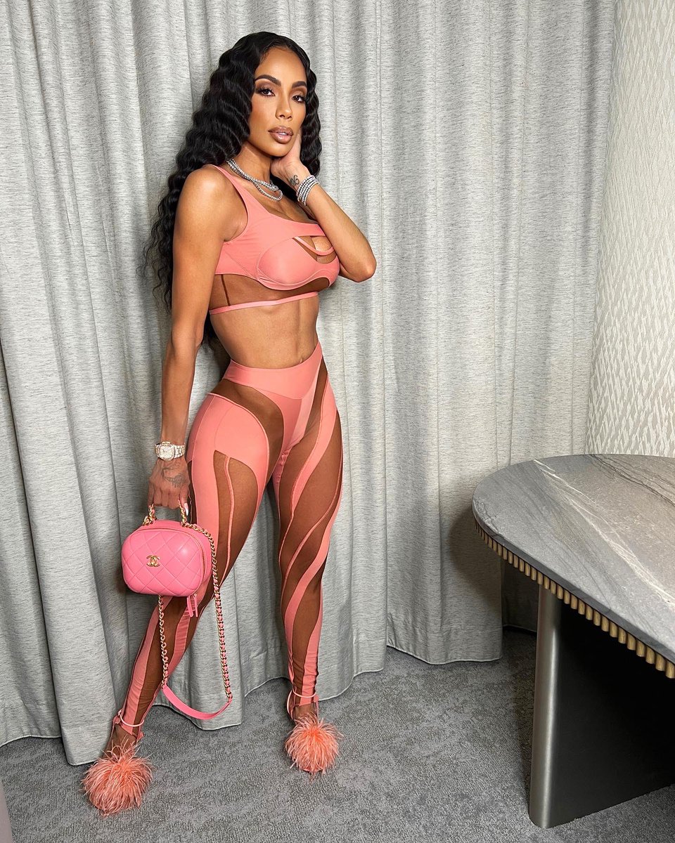 iamErica_Mena's tweet photo. I’m proud of you. 😌 https://t.co/Arb1U7usEz
