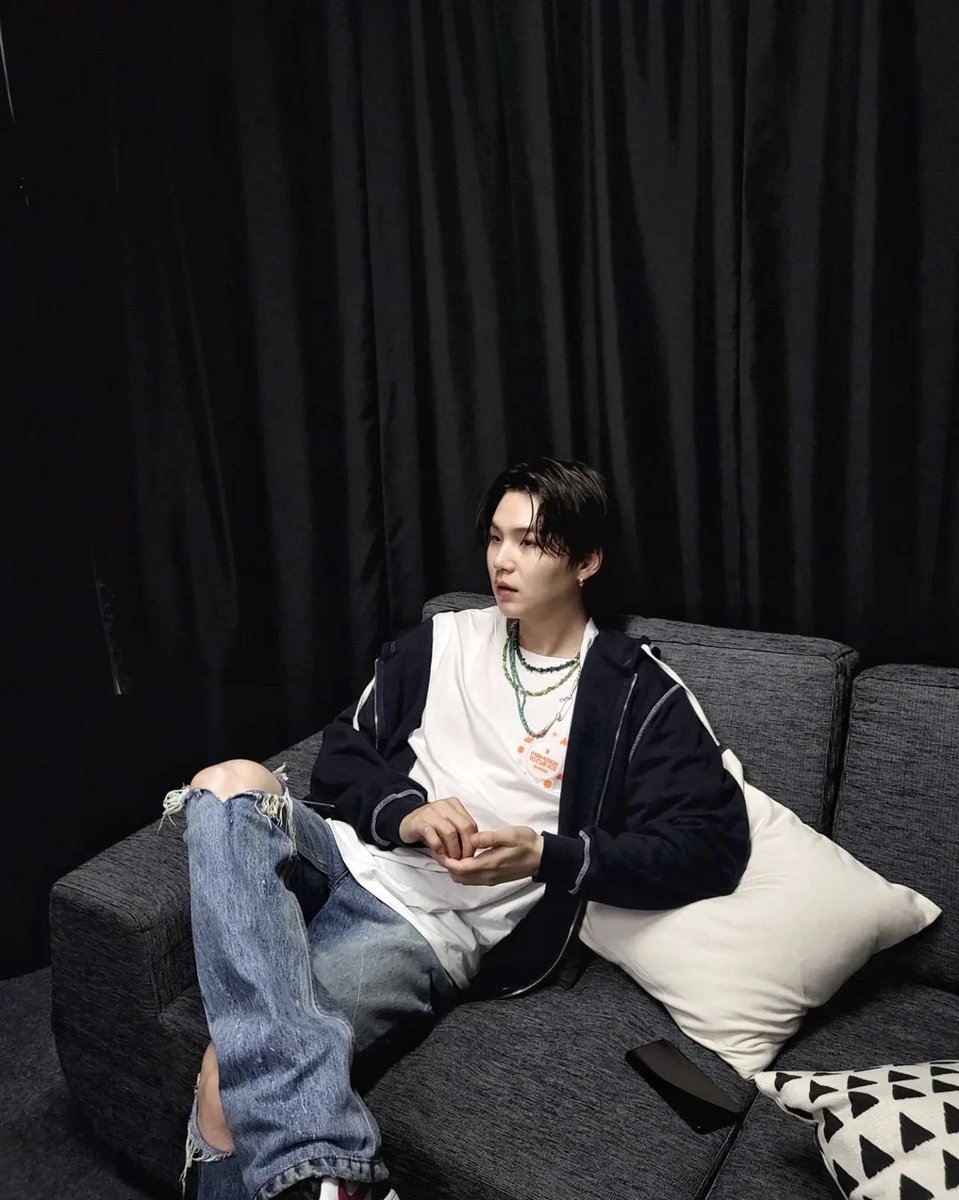 BTSMlN's tweet photo. Today too, you have worked hard ARMY. Thank you for coming! Don’t worry for missing the chance of coming to our concerts, cause as long as we’re not too old for doing performances, we will still hold more concerts in the future ☺️ https://t.co/uvA36VvIhP