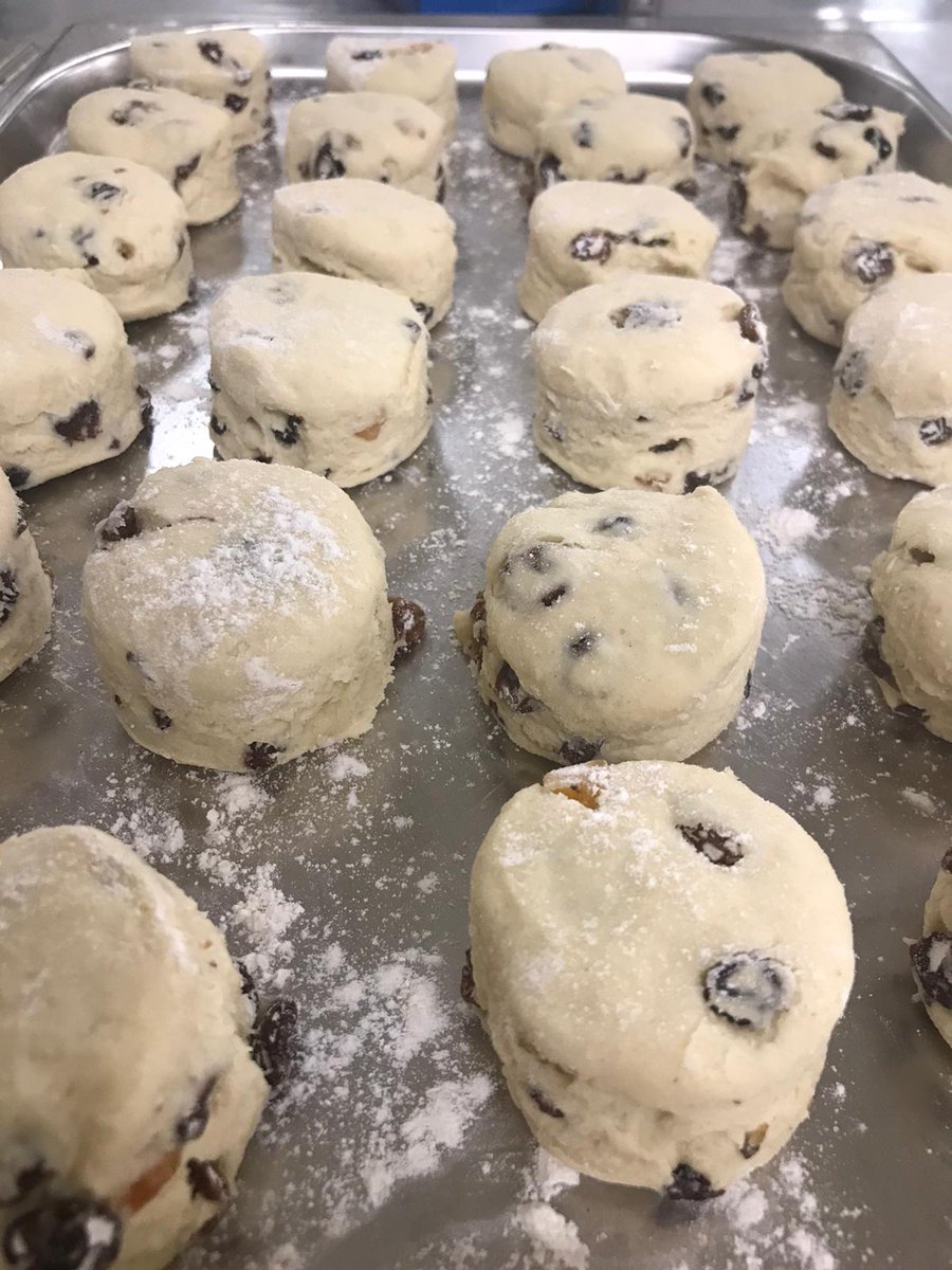 CrownePlazaLDS's tweet photo. Loving our Chef's homemade scones for the afternoon teas ........ Delicious ❤️😜😘
.
.
.
.
#Nannysreceipe
#Creamorjamfirst 
#Scones
#Leeds 
#Afternoontea
#Loveleeds
#Yorkshire https://t.co/y1MAwjtLGw