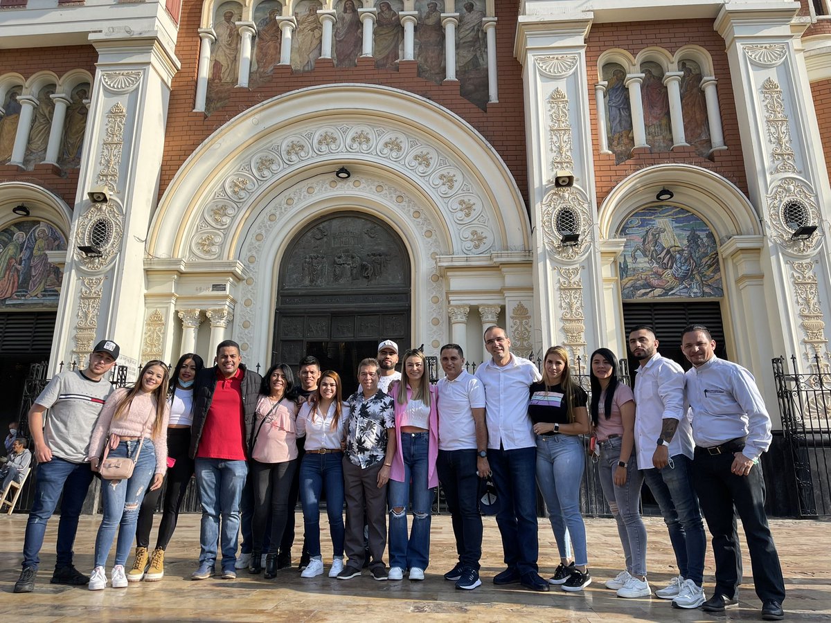 Yuliethandreas4's tweet photo. Nosotros iniciamos el día, dándole gracias a Dios 🙏🏼 por todas las bendiciones recibidas con nuestro proyecto, en sus manos dejamos el sueño #UnVotoDeConfianza #CD108
¡Juntos lo vamos a lograr! 💪🏼💕 https://t.co/5ukiAVWELK