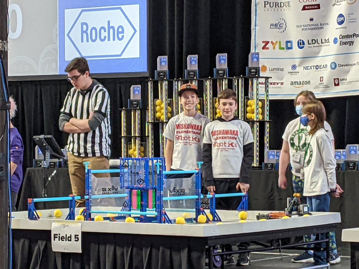 STEMmitchell's tweet photo. 2 teams from @SCMHums went to the @VEXRobotics Indiana State Championships. They finished middle of the pack but both teams got their highest scores of the year and had a great experience. Thanks @MEF_SCM &amp; @SCMSchools for all of the support. Thanks for a great event @TPF4YRobots https://t.co/S00vprz3PF