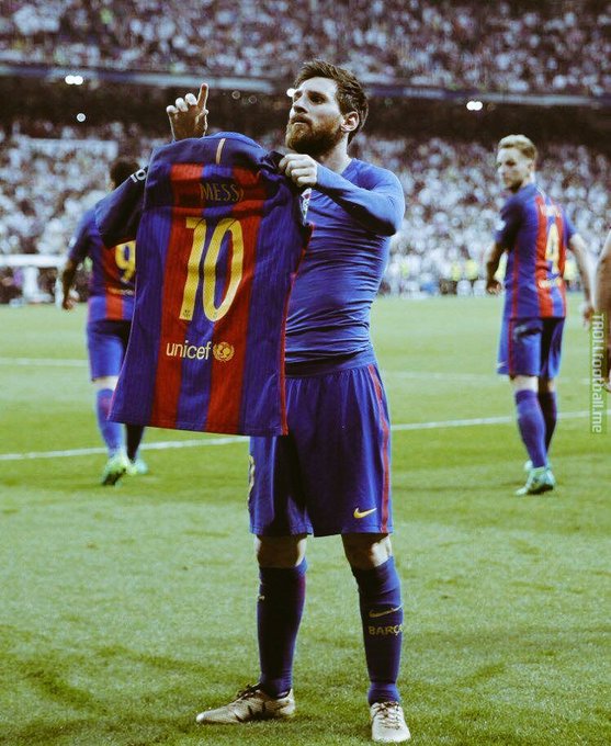 duke_199's tweet photo. The only player that is compared alongside Pele and Maradona is Leo Messi.

I know my GOAT
Messi is the GOAT 🐐 https://t.co/zEGwmPdSo7