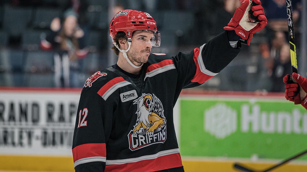 TheAHL's tweet photo. Players on professional tryout contracts serve a crucial, if sometimes overlooked, role for AHL teams. Some come in for a game, maybe a weekend, to fill a roster spot, but it is always an opportunity to leave a good impression.

📝: @pwilliamsAHL | https://t.co/2JUr8uYyR4 https://t.co/G3V5Erlu47