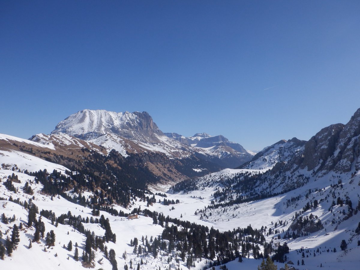 Peaks2Go's tweet photo. Every #Mountain has a track to her hidden heart.

Ogni #Montagna ha una via verso il suo cuore nascosto.

#Peaks2Go #MountainLeader #Dolomiti #ValDiFassa #Freeski #SkiAlp #Mountaineering #SciAlpinismo #Avventura #Adventure #Winter #SkiTouring #Nature #Landscapes #Natura https://t.co/X3uYTjtL97
