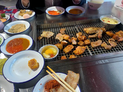HenryGo76997741's tweet photo. I didn't eat breakfast in the morning to get my blood drawn
So I had a very full buffet barbecue at noon
That's all for today's meal
I couldn't eat it until the end, my mom continued and put on a smiley face hahahahahaha too cute my mommo https://t.co/Kq4CNY18Ur