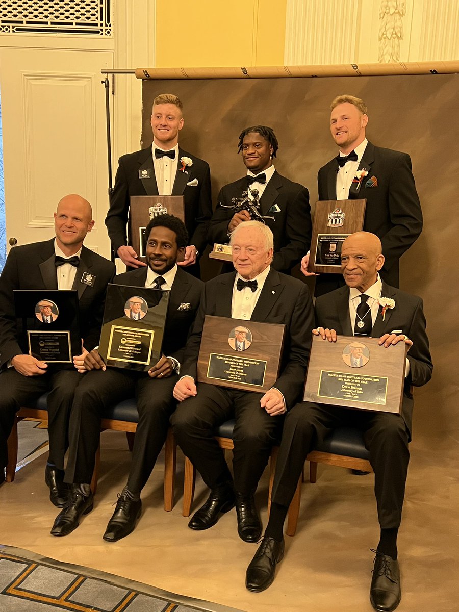 Congrats to <a href="/Tyler_Van_Dyke/">Tyler Van Dyke</a> on earning the 2021 <a href="/WalterCampFF/">Walter Camp Football</a> Connecticut Player of the Year award!