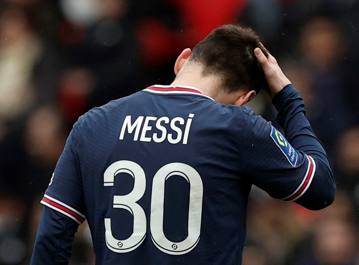 tndeportivo's tweet photo. Después de los silbidos de hoy, ¿qué tiene que hacer Messi?¿Quedarse o irse del PSG?
Usá el hash #MessiTND y leemos tu opinión al aire hoy a las 13 en TN Deportivo. https://t.co/JEziDCz2oe