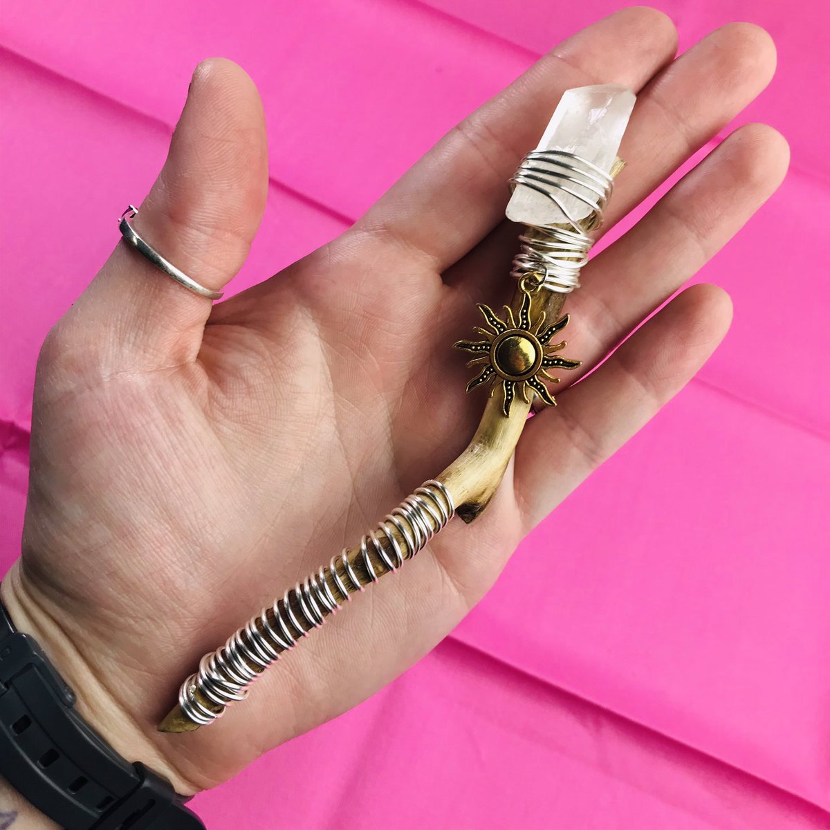 ThirdEyeLuna's tweet photo. New Magickal Crystal Wands are available 🌙✨ #witch #celestial #magick #magicwand #crystalwand #elementalwitch #etsy 

https://t.co/9hwdGHMUwu https://t.co/RX5ma2YxEJ