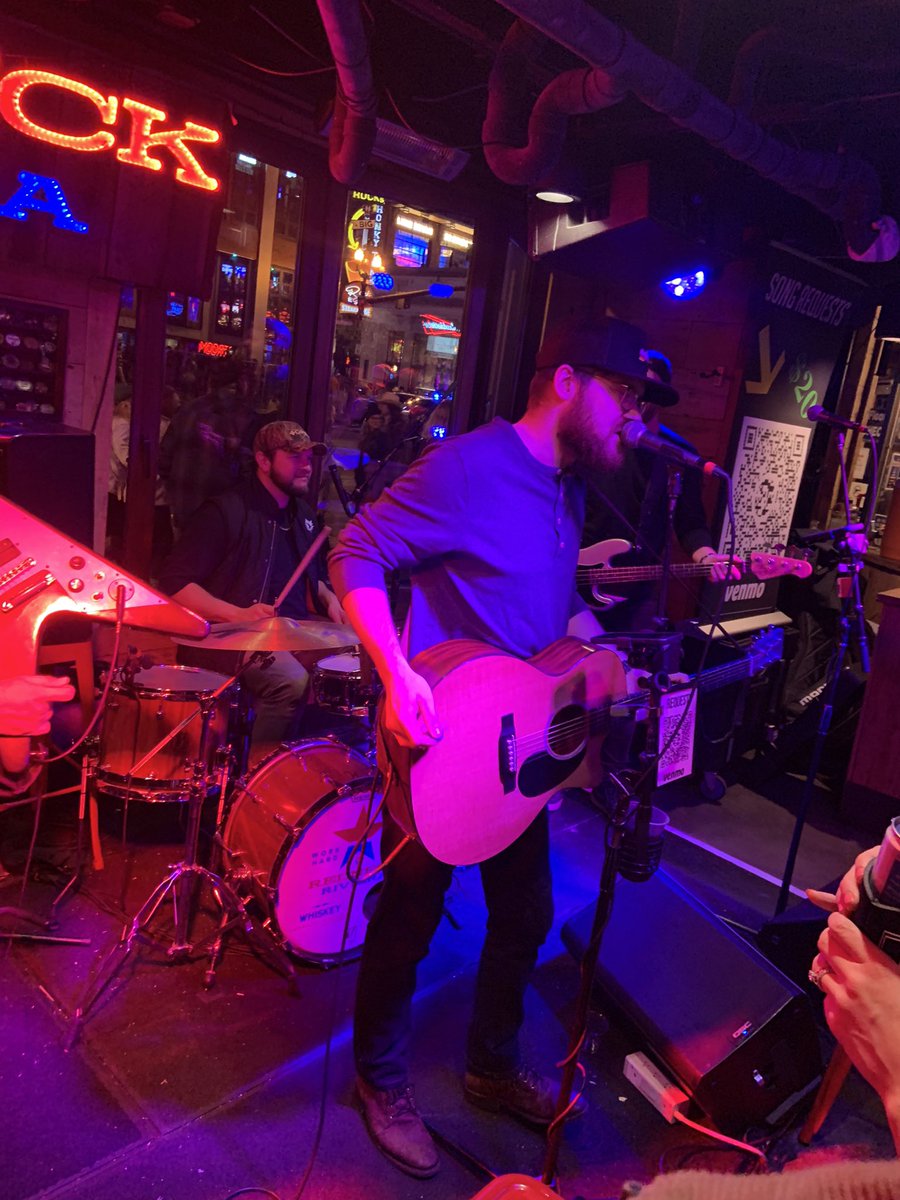 AndrewPolzin's tweet photo. @nickturani awesome to see you at Redneck Riviera last night https://t.co/s5h4acIqDL
