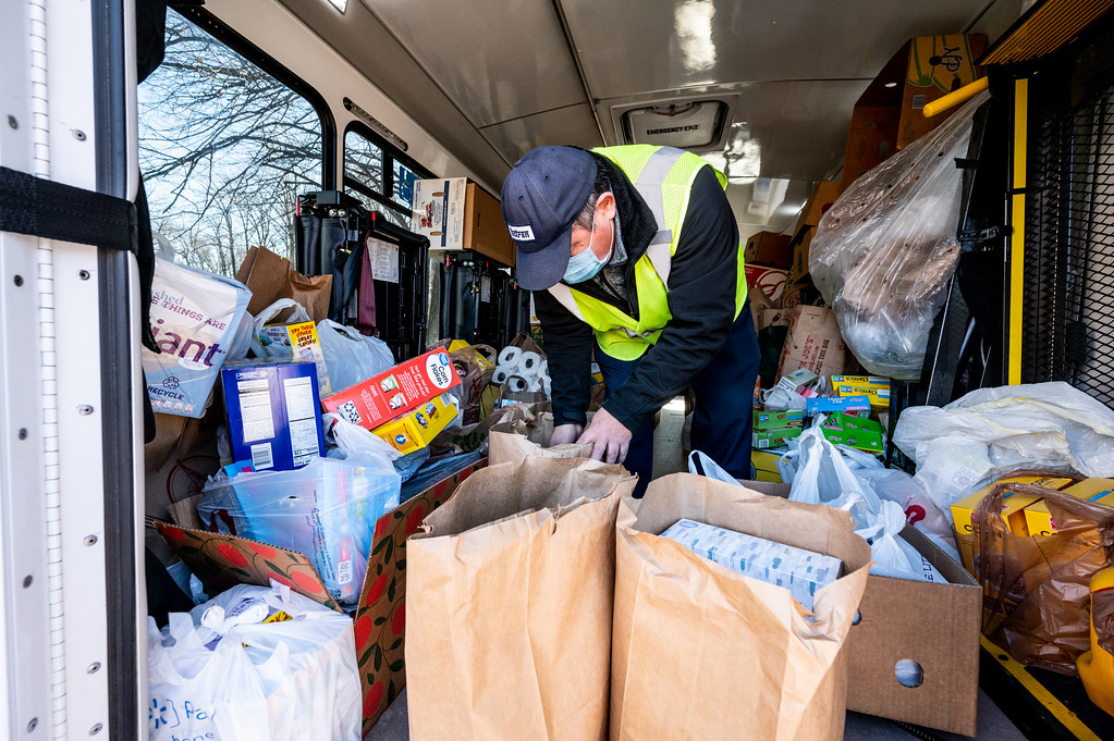 fairfaxcounty's tweet photo. Fight hunger in our neighborhoods! Donate to Stuff the Bus on Saturday, March 19 from 10 a.m. to 3 p.m.
View donation locations: https://t.co/lkUMwjfciq
#FFXStufftheBus #FFXstrong https://t.co/7qK8rlvvW5