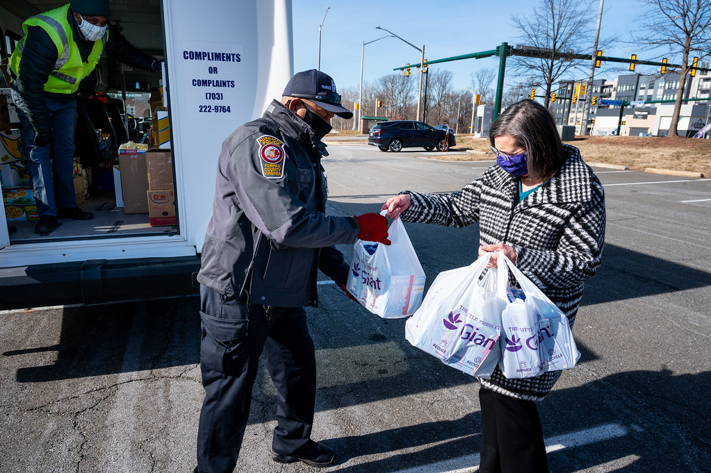 fairfaxcounty's tweet photo. Fight hunger in our neighborhoods! Donate to Stuff the Bus on Saturday, March 19 from 10 a.m. to 3 p.m.
View donation locations: https://t.co/lkUMwjfciq
#FFXStufftheBus #FFXstrong https://t.co/7qK8rlvvW5