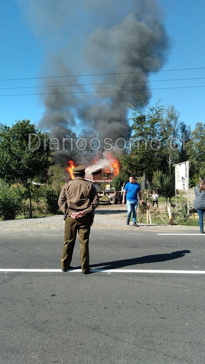 Hans28H's tweet photo. #Osorno
@Bomberos_Osorno a Ruta U400 km.18 sector Forrahue, #Osorno. Fuego en vivienda 2 pisos. Y
Acopio de leña @diariodeosorno https://t.co/CwYJaPFWRq