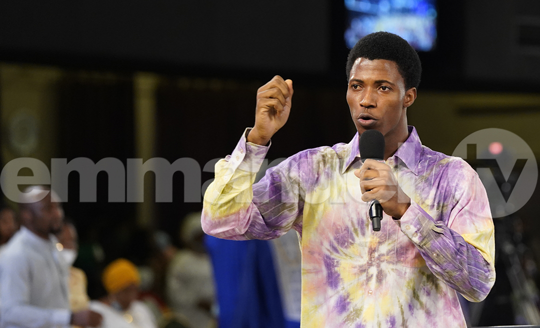 SCOANTBJoshua's tweet photo. Evangelist Joseph prays: “Every chain that satan might have used to connect you to himself—be broken!” He assures the church: “Today is your day of freedom, blessing. You cannot afford to go back the same.” He declares: “Your lost dream, glory, career—be restored!” https://t.co/Ylp8PknvtN