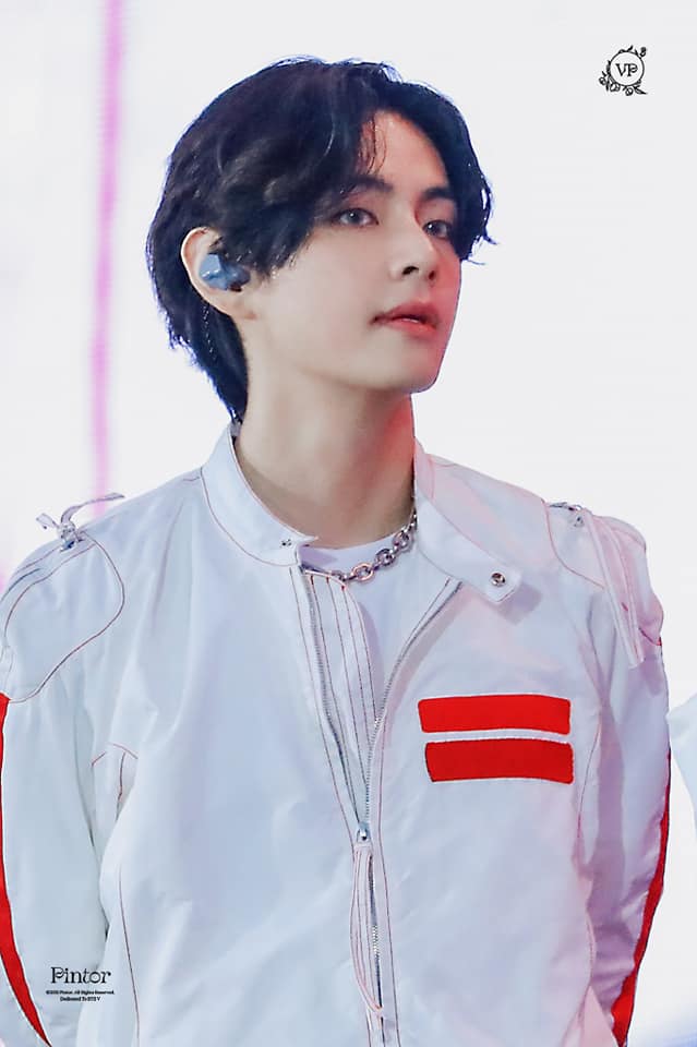 lys_206's tweet photo. uống nước có cần quyến rũ z k chời 😌😌
PTD on Stage Seoul - DAY 3 
BTS V - Kim Taehyung💜💜💜
#thankyouBts #BTSV #PTD_ON_STAGE_SEOUL_day3 #WeLoveYouBTS #PTD_ON_STAGE_SEOUL https://t.co/k1LYYDyqi6
