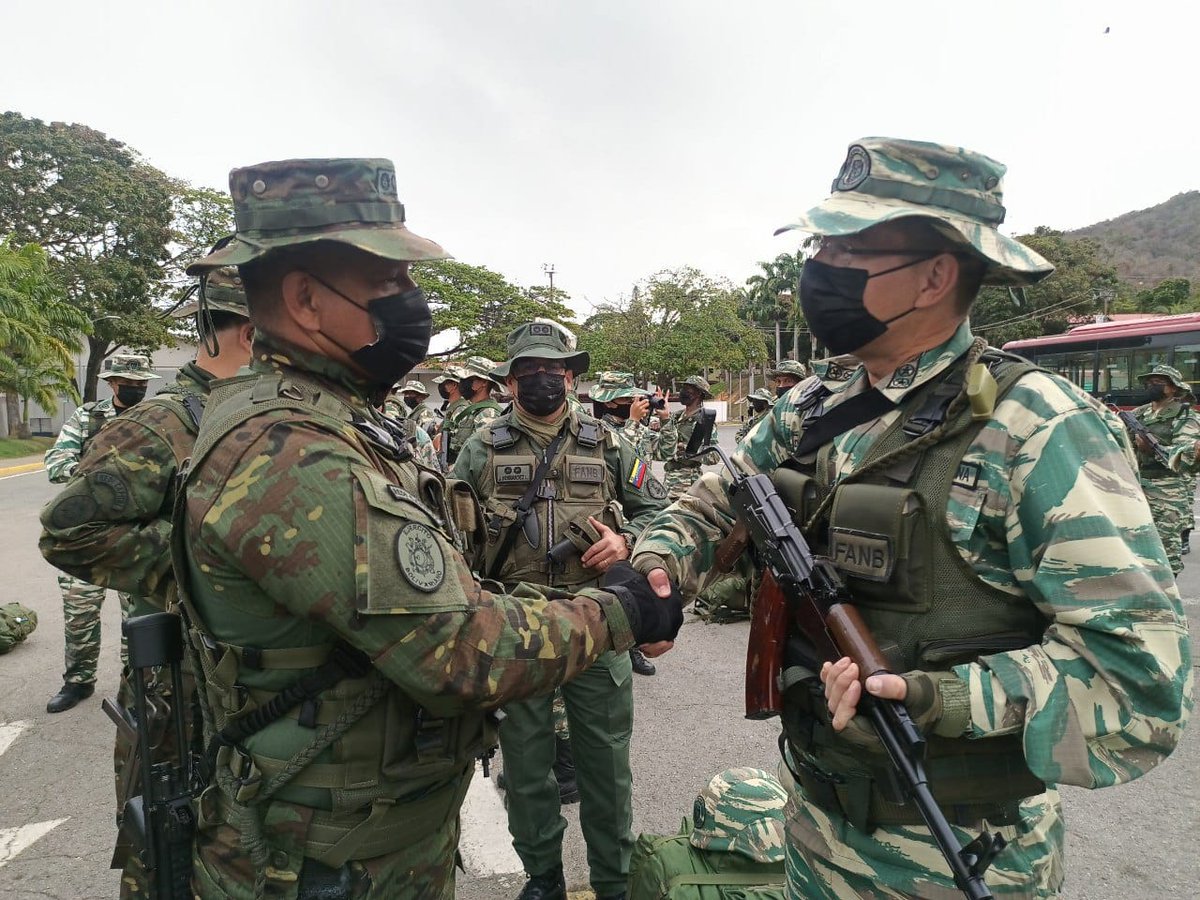 hljohan's tweet photo. Cumpliendo instrucciones de nuestro Cmdte en Jefe @NicolasMaduro, en la eliminación drástica de los parásitos TANCOL, nuestra @Milicia_B1 en Vanguardia siguiendo los pasos de nuestros centauros llaneros, ahora en transmutación como URRA de COMBATE realizan despliegue para Apure https://t.co/DIemfOkg5V
