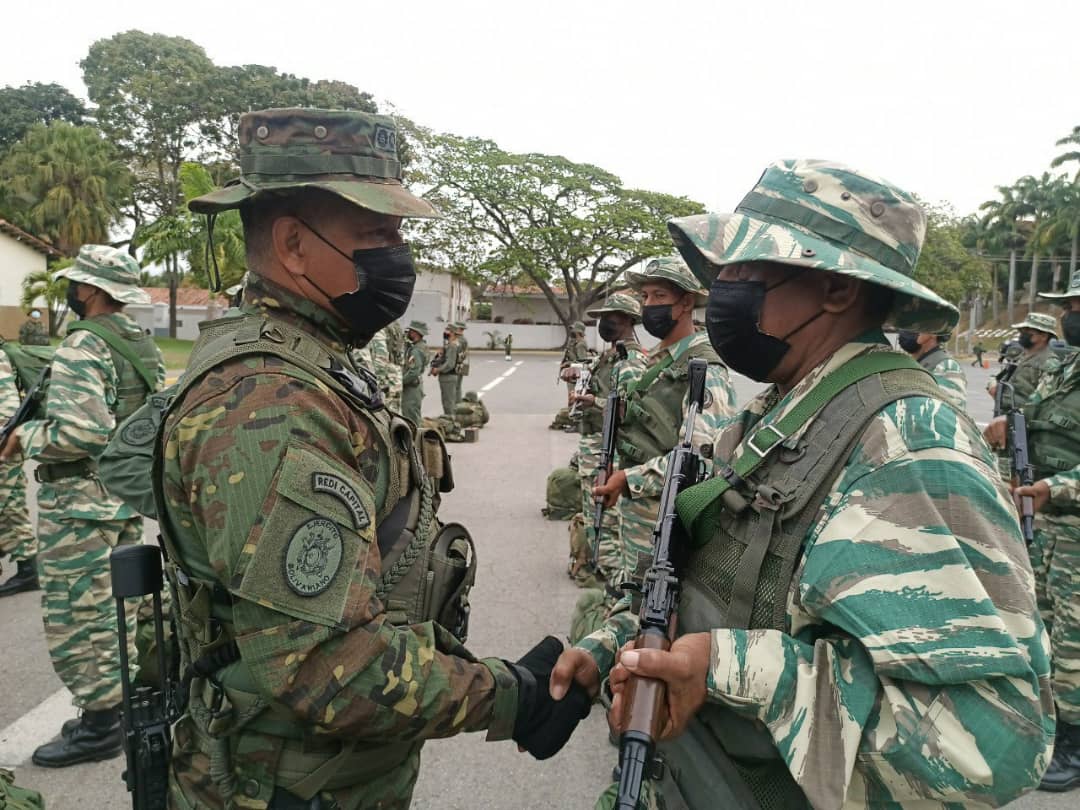 hljohan's tweet photo. Cumpliendo instrucciones de nuestro Cmdte en Jefe @NicolasMaduro, en la eliminación drástica de los parásitos TANCOL, nuestra @Milicia_B1 en Vanguardia siguiendo los pasos de nuestros centauros llaneros, ahora en transmutación como URRA de COMBATE realizan despliegue para Apure https://t.co/DIemfOkg5V