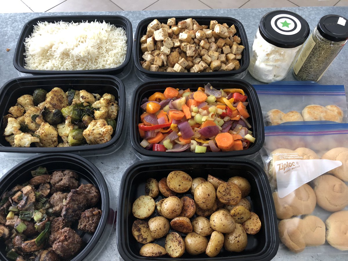 Sending the girl back to uni 🥰😭.  

Um yes - feta, oregano, κουλουράκια, πατάτες and stir fry are absolutely a classic Canadian care package 🤩

(Redemption for saving every take out container and glass jar 😏)