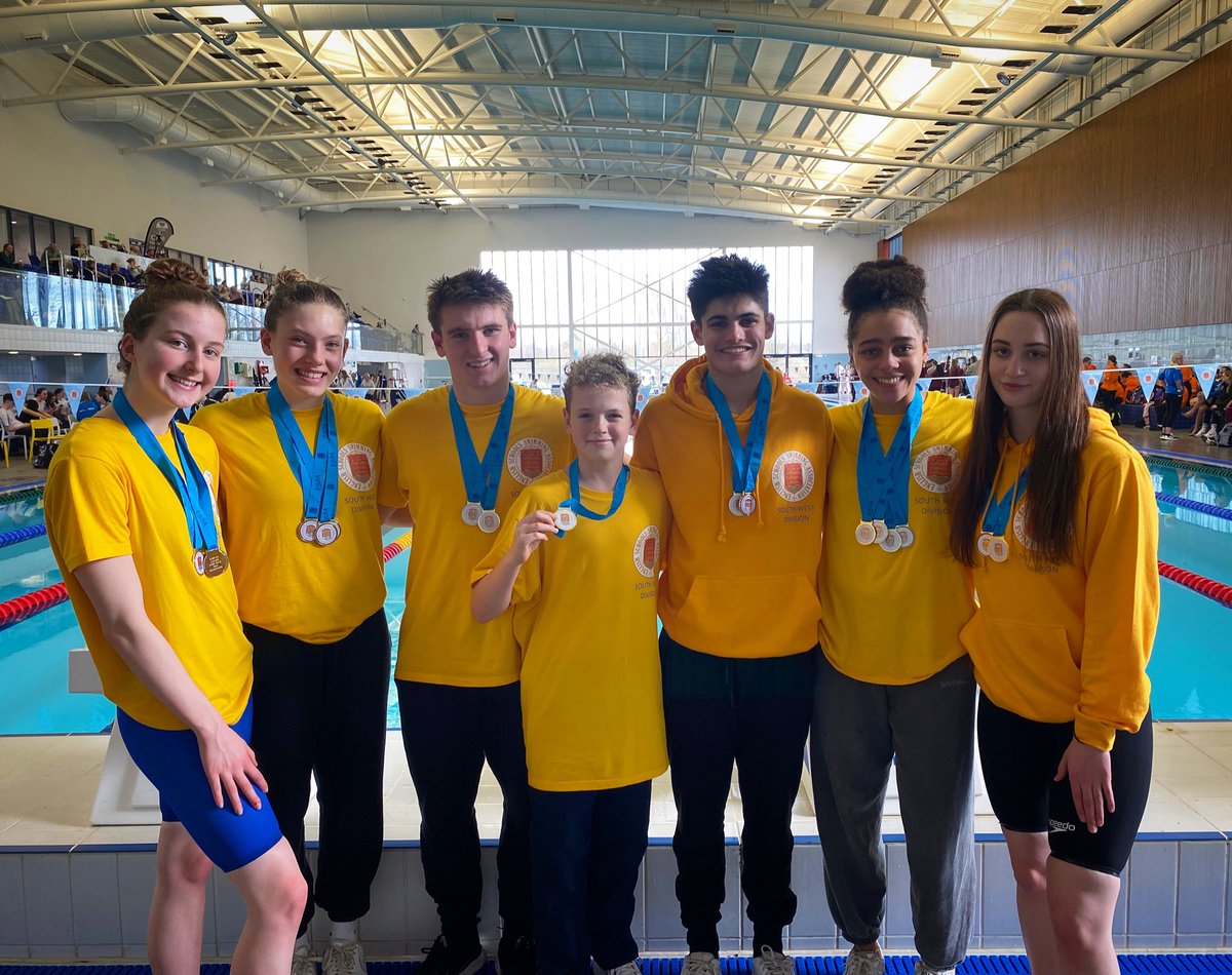 MountKellySwim's tweet photo. The #MKMania continues with Day Two of the @essa_swimming Inter-Divisional Championships. The SW team finish 3rd with brilliant results from the MK swimmers throughout. 

Highlights from today include: 
⏱ 1 Open MK Record
🏆 Top Swimmer Award for Leah
🥇 4 Golds
🥉 6 Bronzes https://t.co/i4RVoSJxft