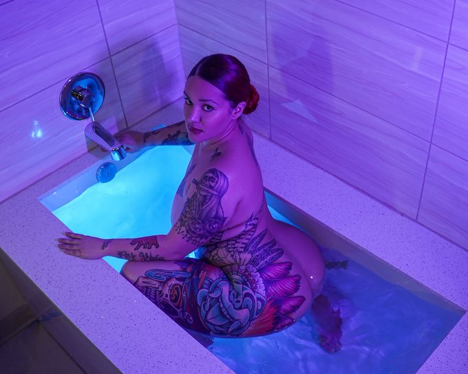 100k followers! Thank you for fuckin with the girl girl https://t.co/XuyC3UG3nP<a href="/tag/cincodemayo"class="tags"><span>#cincodemayo</span></a>