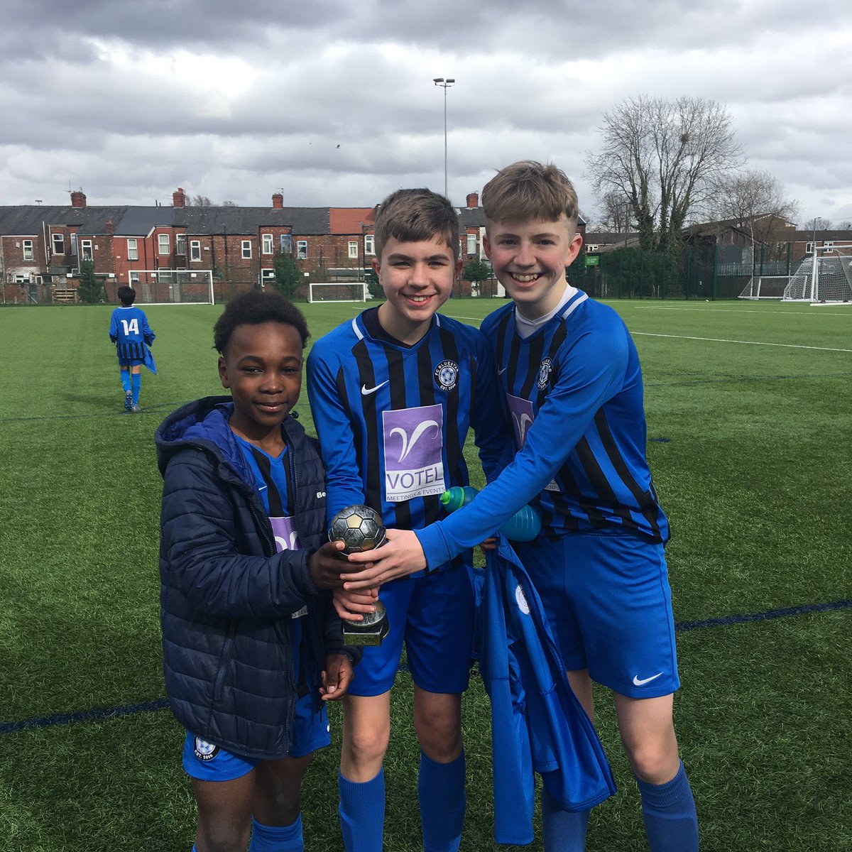 Big thanks to our old friend <a href="/mikebarbermcfc/">Mike Barber</a> and his classy <a href="/Woodley_Albion/">Woodley Albion</a> U13s for a superb game of <a href="/EMJFL/">EMJFL</a> football. Absolutely nothing between the two sides. Our <a href="/VotelVenues/">Votel Venues</a> MOM had to be split 3 ways today with Paa, Sam and Ollie sharing the 🏆