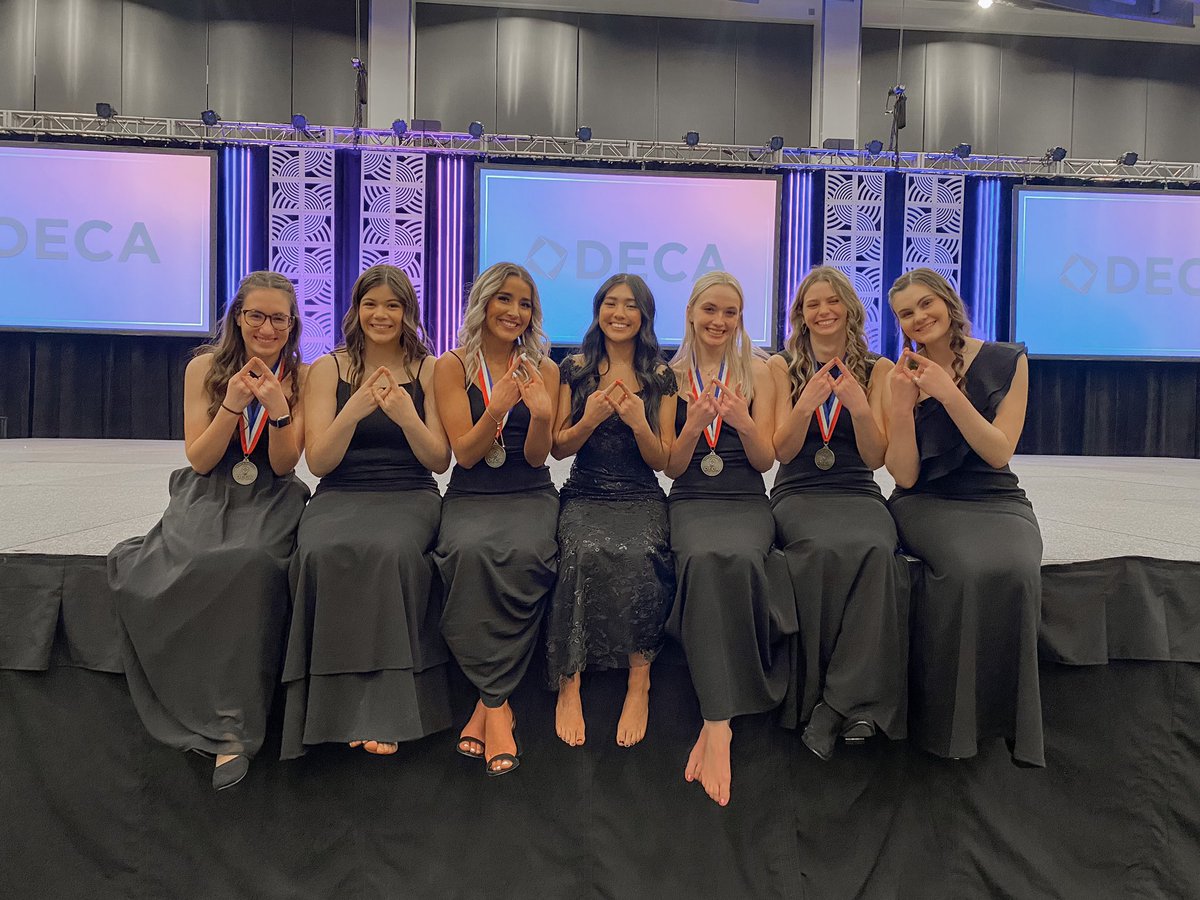 deca_lib's tweet photo. Ohio DECA, it’s been an amazing journey. Serving as a state officer the past three years and getting the honor to lead Ohio DECA as state President this year has truly been life changing. Thank you to everyone for making my DECA experience one that I will never forget🤍 https://t.co/2oPY8J2avc
