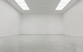 WalcotGate's tweet photo. We are all familiar with the white cube, The gallery space of today, a serene and alienating symbol of the art world.

But not so many know about the curious origins, of a man named Whistler and his symphony in white.
#Art #ArtistOnTwitter #Thread #threadstorytime #NFT #nftart https://t.co/RUVNiNdtW3