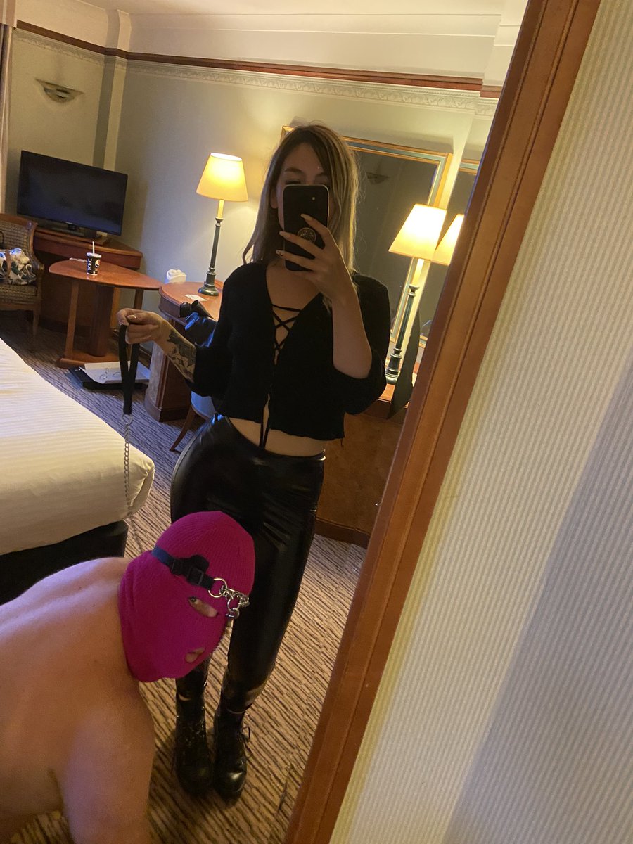 Daddy_Ells's tweet photo. I think doggy wants to go for a walk 🐕⛓ https://t.co/U3B8sbUSl5