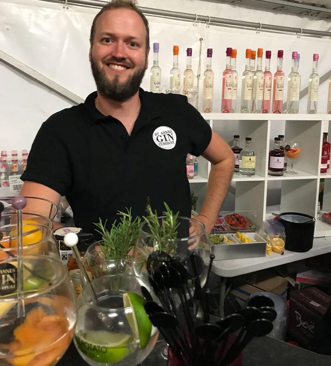 STEPFylde's tweet photo. St. Anne's Drink Festival Sat April 9th Click.. https://t.co/Xid16rWJWs or buy tickets.. https://t.co/UOxySh2JAr Samples of gin, rum, liqueurs, free glass, grazing platters, private bar, music, entertainment, 40+ food stalls, face painters, crafts and Bird of Prey demonstrations. https://t.co/PO0YsLPFcM