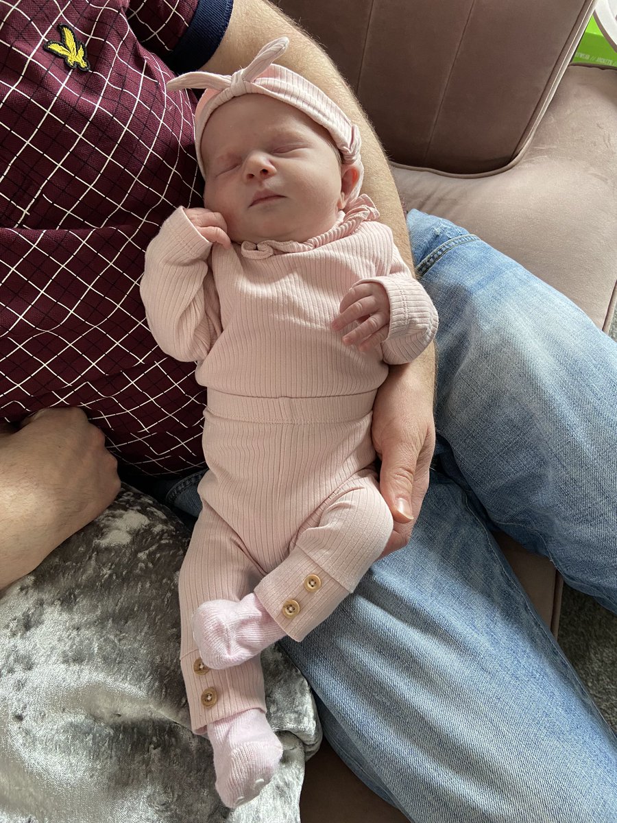 2 weeks old tomorrow, shes growing so quick!🌈💗🥰👨‍👩‍👧 @markpate83