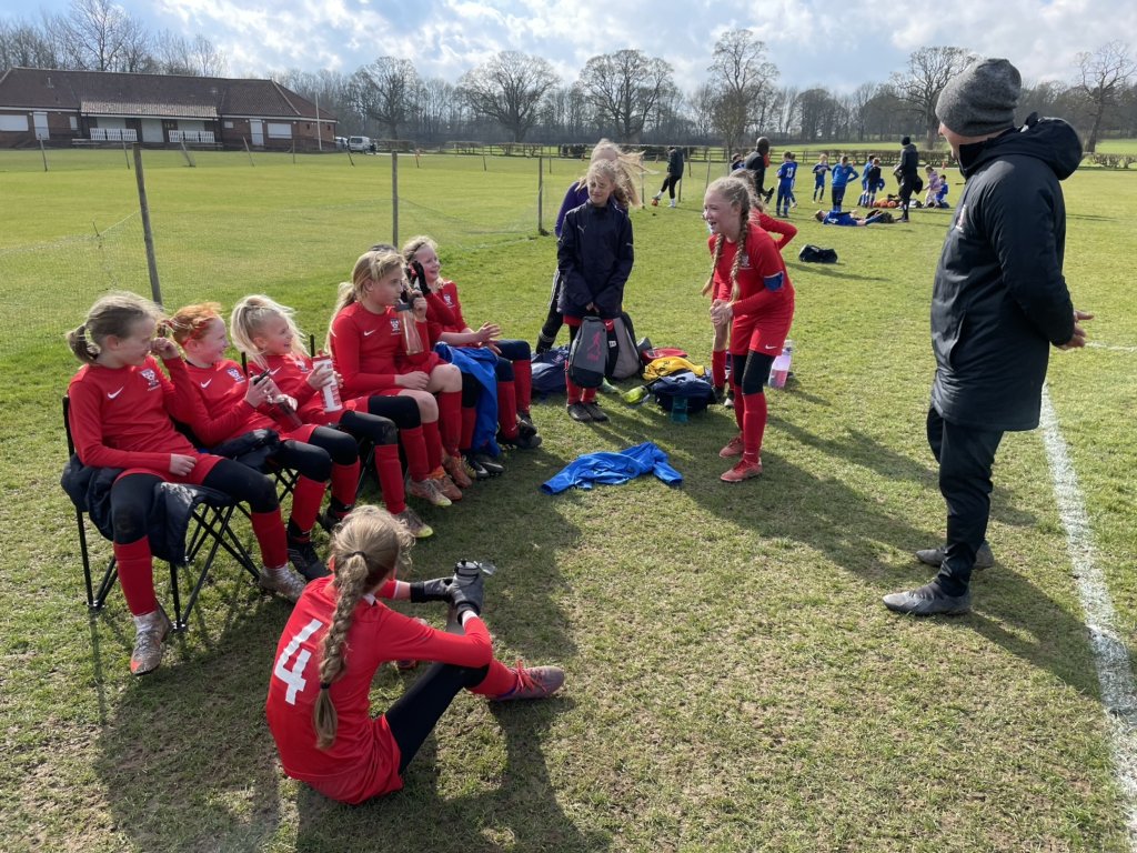 hiltob5's tweet photo. So proud of the York under 11 girls today. A brilliant team performance, so enjoyable to watch. They work so hard and are so commited. Today they played brilliant football. #girlsfootball #teamwork @YorkRTC @gemmahuskins1 @YCFCFoundation @ https://t.co/pvkBSgBCmx