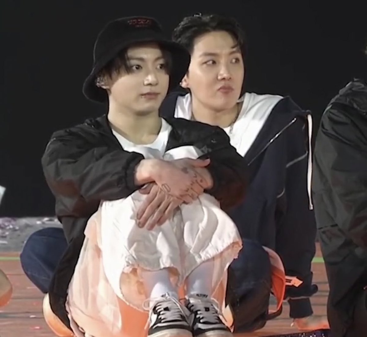 they way he sits… hes so adorable my baby boy my sweet baby baby BABY i really want to protect him and give him everything :(