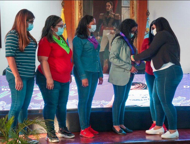 ObreraOccidente's tweet photo. Desde el estado Anzoategui nuestra ministra @d_guzmanl es la oradora encargada para la conmemoración del día internacional de la mujer. https://t.co/WVkQ86mEc6