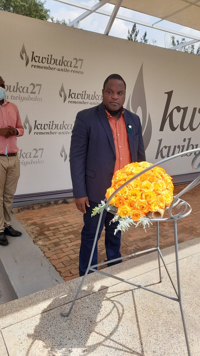 I was honored to lay a wreath of flowers at the Kigali Genocide Memorial ⁦<a href="/Kigali_Memorial/">Kigali Genocide Memorial</a>⁩. Thank you ⁦<a href="/IucnRwanda/">IUCN-Rwanda</a> <a href="/ckarangwa30/">Charles K.</a> for such a warm  welcome. As leaders, we need to know the history of our respective countries, and learn from it for a better future.