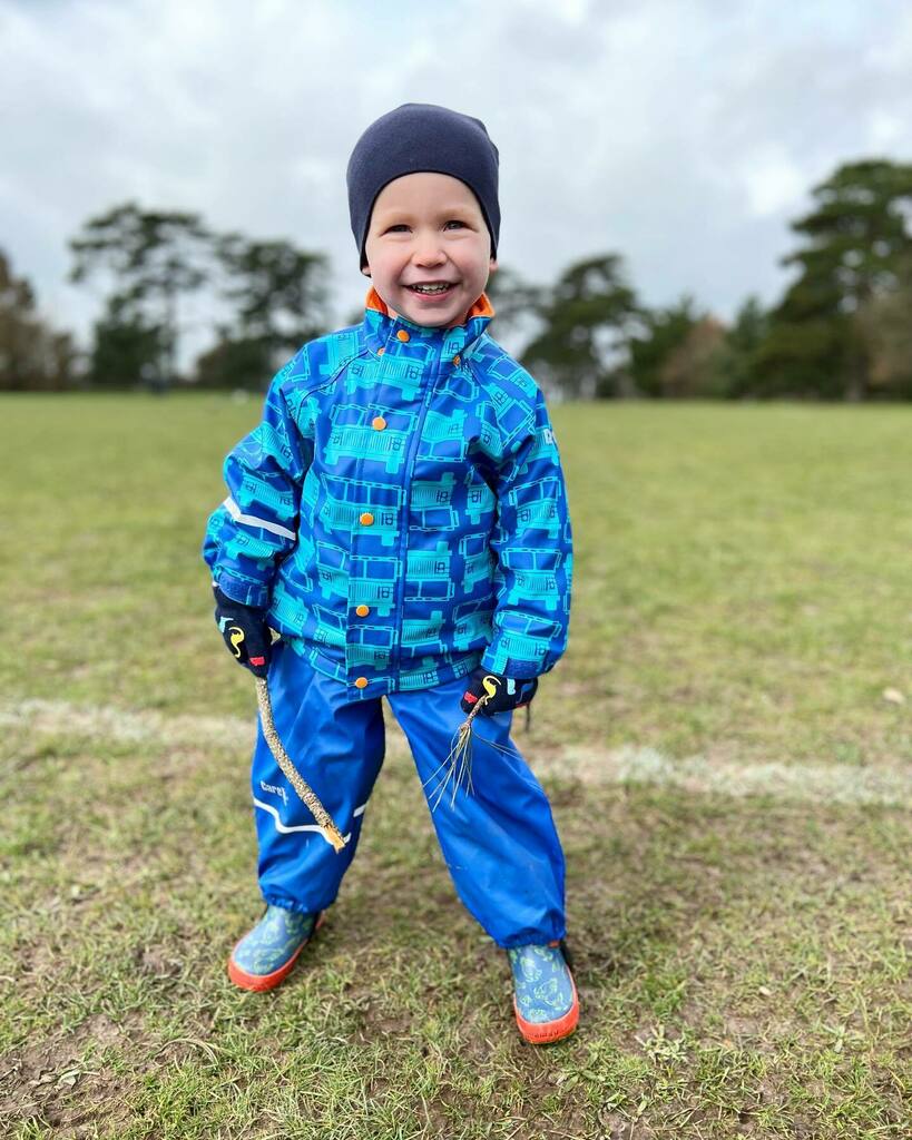 CombatPhot's tweet photo. 11 mile walk, donuts, coffee and a play in the park โ
Now for a ๐ and a ๐บ
#HarryBlake #HOTBlake #TeamBlake https://t.co/2msC4Jdbhy https://t.co/Y4hOF8Y0Jq