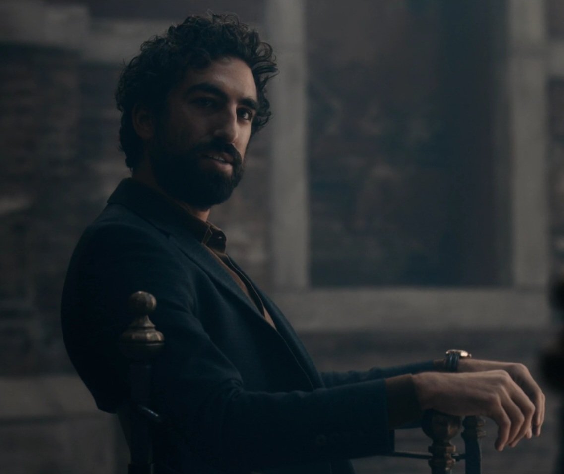 Hi everyone! I'm back after taking some time🙋🏻‍♀️ Wishing a happy Chillin Sunday with Domenico in the first episode of the 3rd and final season of A Discovery of Witches!😍 #GreggChillin #GreggChilingirian #ADiscoveryOfWitches #DomenicoMichele