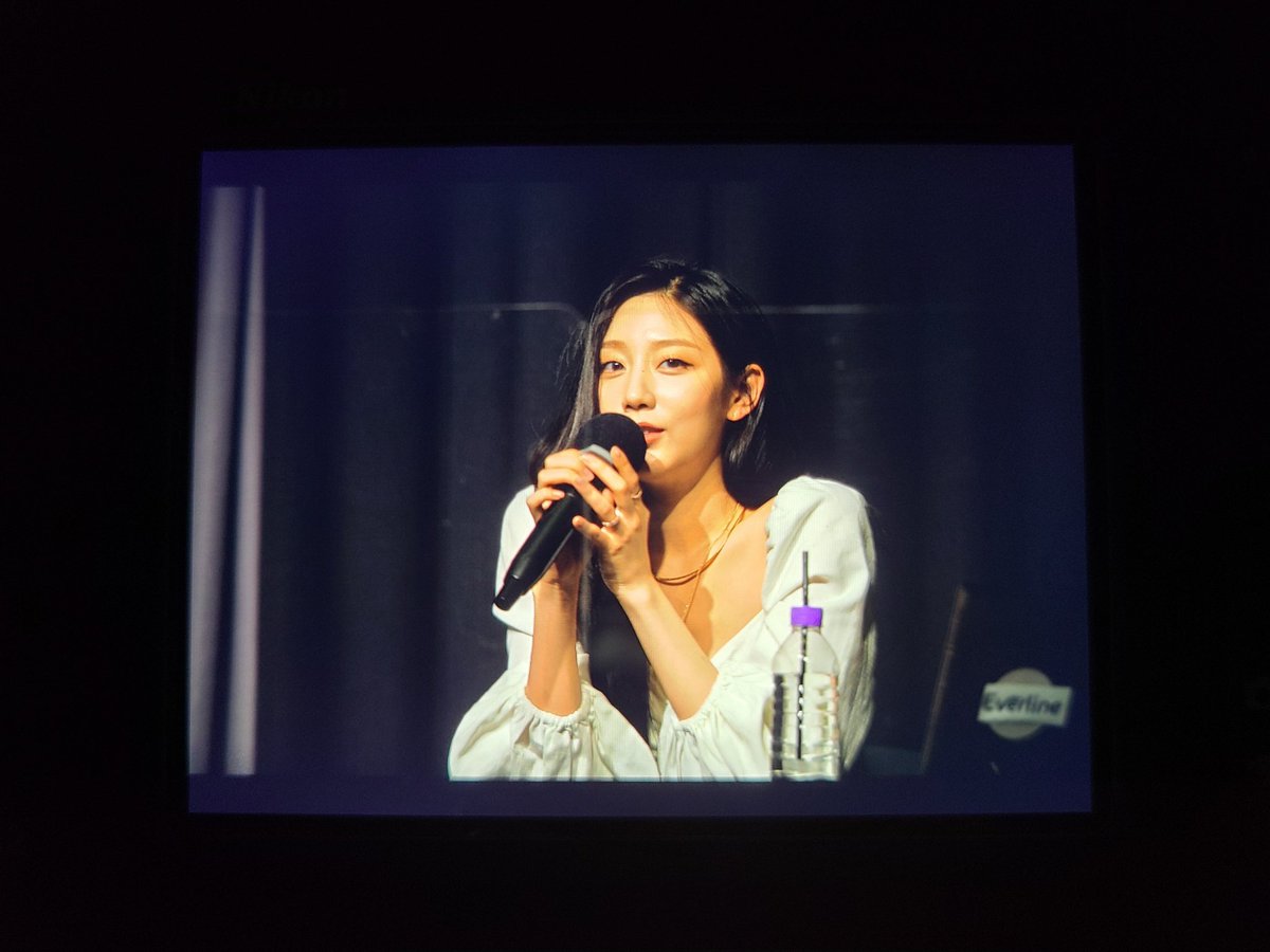 yeinholic's tweet photo. Yein 2022 Welcoming Kit 대면 팬사인회 프리뷰 @아이러브아트홀
2년 만에 예인이 만난 꿈같은 하루 💕
2초 같았던 2분 😭

#정예인 #Yein
#러블리즈 #Lovelyz
#i_luv_yein_thousand_times https://t.co/dTLZpGZYuF