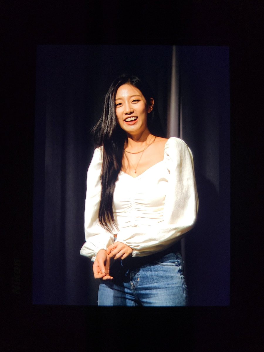yeinholic's tweet photo. Yein 2022 Welcoming Kit 대면 팬사인회 프리뷰 @아이러브아트홀
2년 만에 예인이 만난 꿈같은 하루 💕
2초 같았던 2분 😭

#정예인 #Yein
#러블리즈 #Lovelyz
#i_luv_yein_thousand_times https://t.co/dTLZpGZYuF