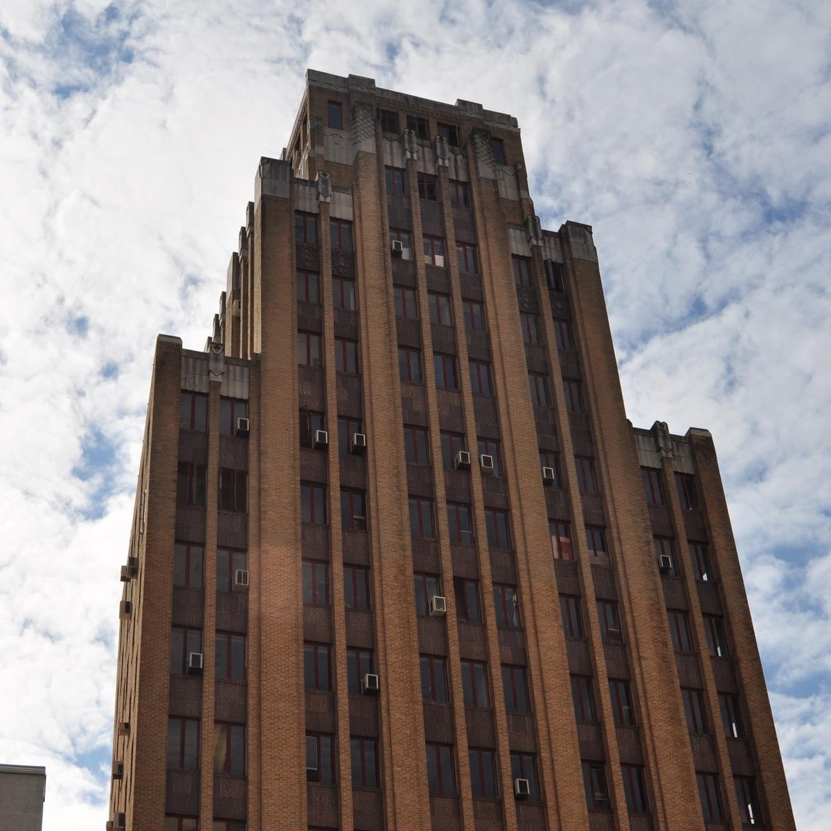JimAcebedo's tweet photo. The Medical Arts building I have always found fascinating. There is just something about the Art Deco design that catches my eye each time I pass.
#medicalartsbuilding #architectecture #design #artdeco #hotsprings #arkansas #medicalarts #abandoned #explorearkansas #acebedoimages https://t.co/yJH7JGopSo