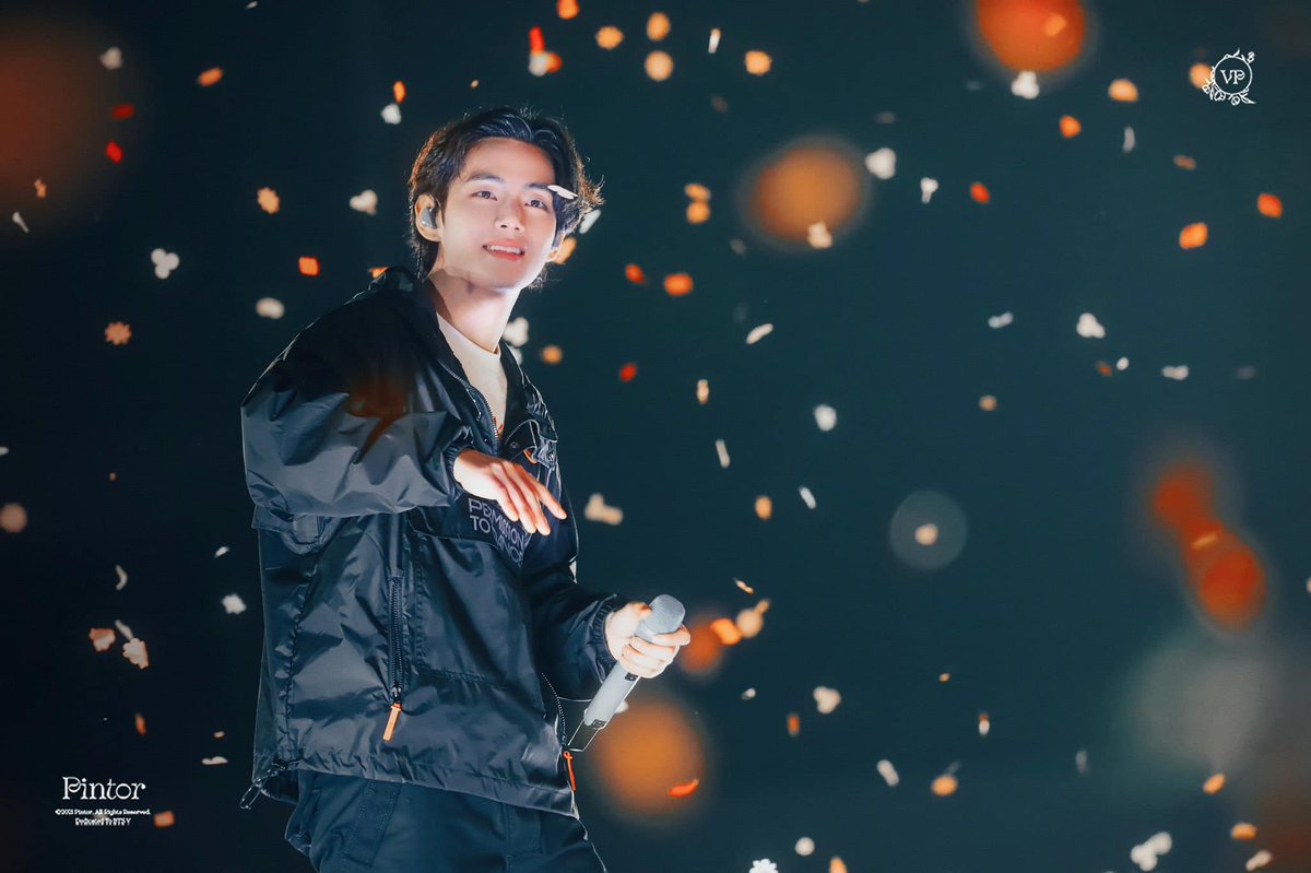 lys_206's tweet photo. Thật lung linh....🫶
PTD on Stage Seoul - DAY 3 
BTS V - Kim Taehyung💜💜💜
#thankyouBts #BTSV #PTD_ON_STAGE_SEOUL_day3 #WeLoveYouBTS #PTD_ON_STAGE_SEOUL https://t.co/pDjQvkHXhc