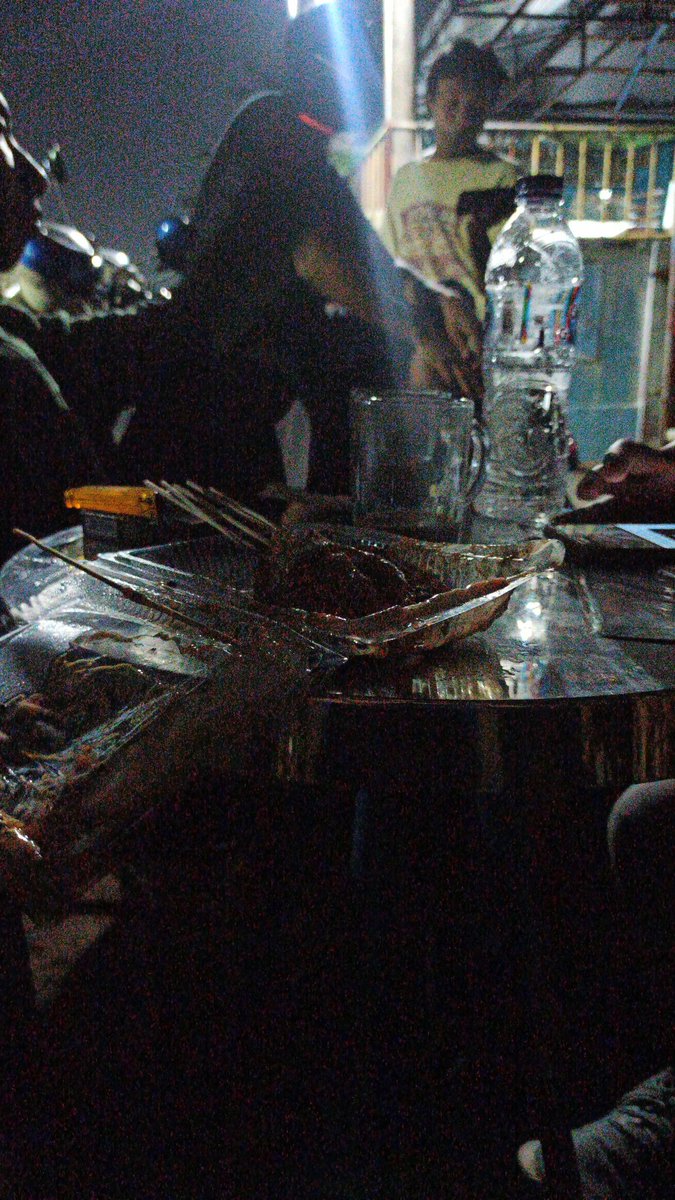 edyfaaa's tweet photo. Nyemil gaes https://t.co/XqIP697FR5