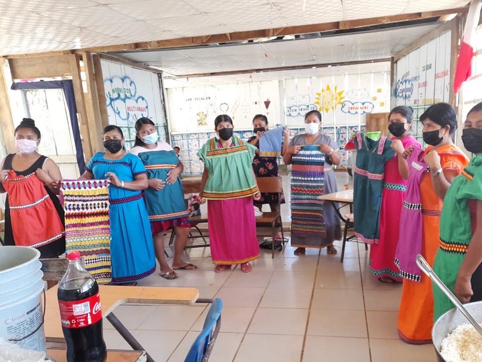 InadehOficial's tweet photo. 📍Bocas del Toro| Desde la comunidad de Piña, en Chiriquí Grande se llevó a cabo la clausura del curso de Confección de Puntadas Típicas que impartió la instructora Magdalena Jiménez como parte de las acciones que desarrolla el INADEH en respaldo al #PlanColmena. #INADEHContigo https://t.co/8lrq8O1GlP
