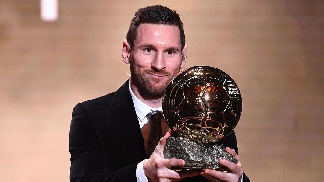 En París silban a Leo Messi cuando resulta que el jugador argentino tiene más historia y títulos que todo el club. Hace falta un poco más de memoria y de respeto. Algunos se olvidan muy rápido de todo lo que logrado Messi como futbolista. #Messi
