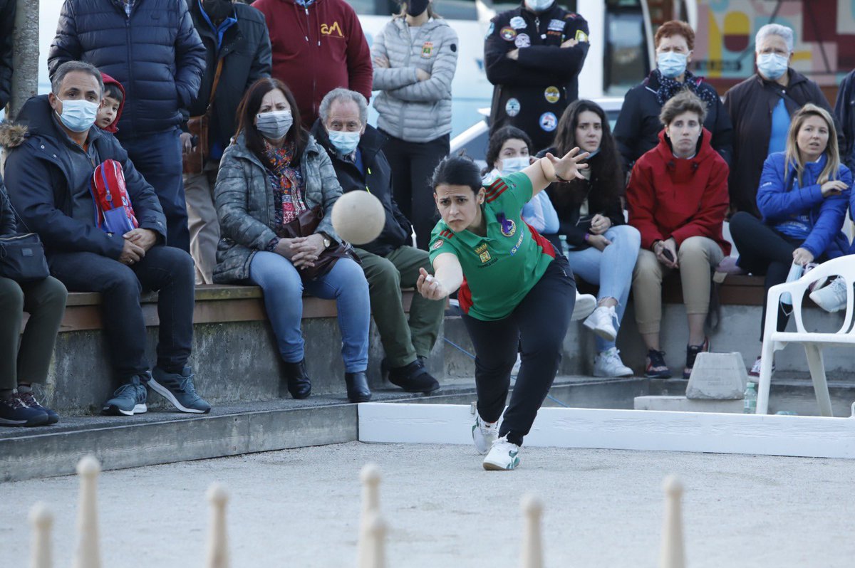 Pablo_Zuloaga's tweet photo. Bolera abarrotada con e 'I Torneo de Bolos Palma Femenino El Acebo' en #SanVicenteDeLaBarquera. Magnífica tarde con nuestras mejores jugadoras. Deporte en #igualdad👏👏 #Cantabria https://t.co/vPSosHCQAe