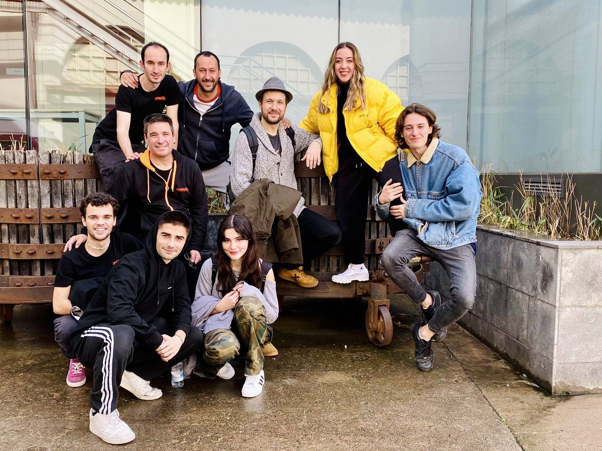 LaRodaProds's tweet photo. Gran funció i públic meravellós avui a Mollet del Vallès amb Aladdin #thepopmusical. Llarga vida al genio de la lamparaaa! 🧞‍♂️✨💙 https://t.co/Xrh0blmaSu