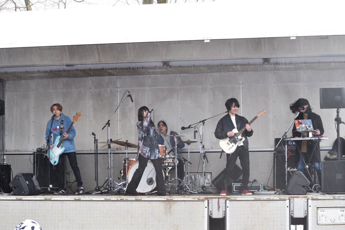 kai0329akita's tweet image. ブラウブリッツホーム開幕戦前ライブより。
Hold Out Hopeの皆さん🎵

羅漢さんとのコラボ『桜の記憶』も最高でした👏👏👏

#ブラウブリッツ秋田
#HoldOutHope
#羅漢