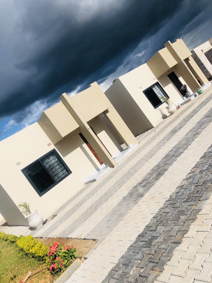 Mrs Millenial tweet media