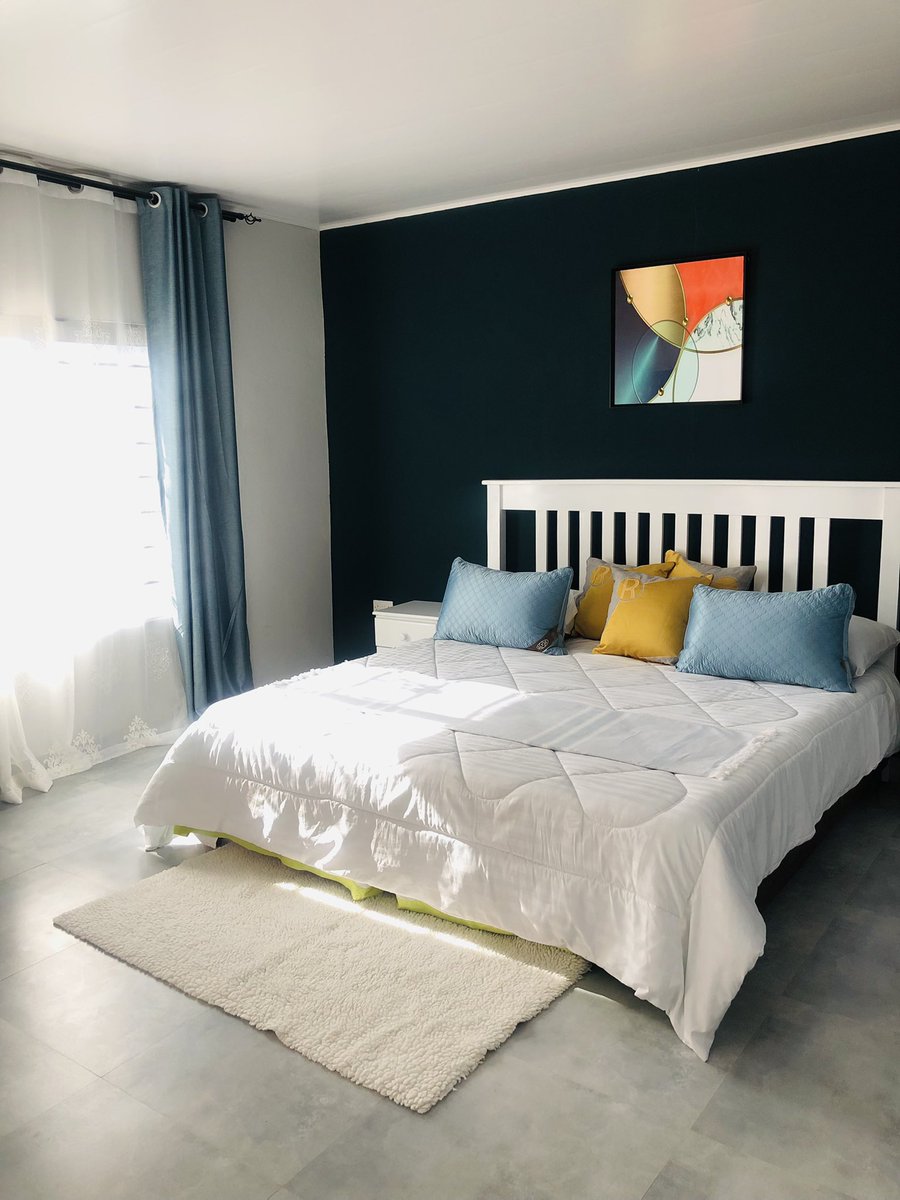 Mrs Millenial tweet media