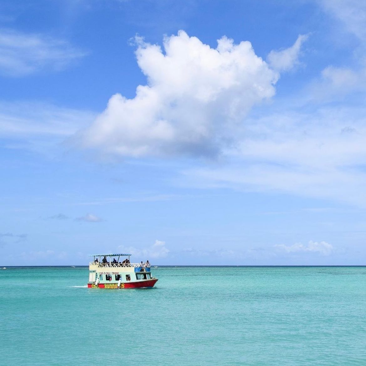 visit_tobago's tweet photo. Weekends are for cruising on the clearest oceans - sign us up! 🙋🏾 #NylonPool should be on the top of everyone's #Tobago bucket list - it is only accessible through tour boats, so click here to find out more: https://t.co/PZgD2RLMnl 📷 https://t.co/10l9moQliF #101reasonstobago https://t.co/9zF7qU8bD3